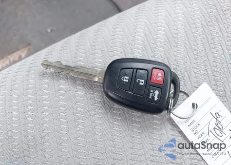 2017 Toyota Camry Le z USA, uszkodzony, nr VIN 4T1BF1FK4HU395192